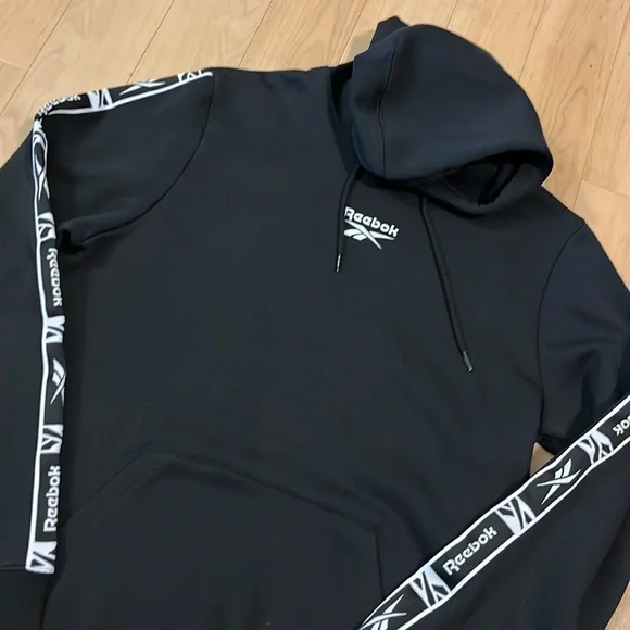 Reebok Black Hoodie Size Medium - Picture 7 of 8